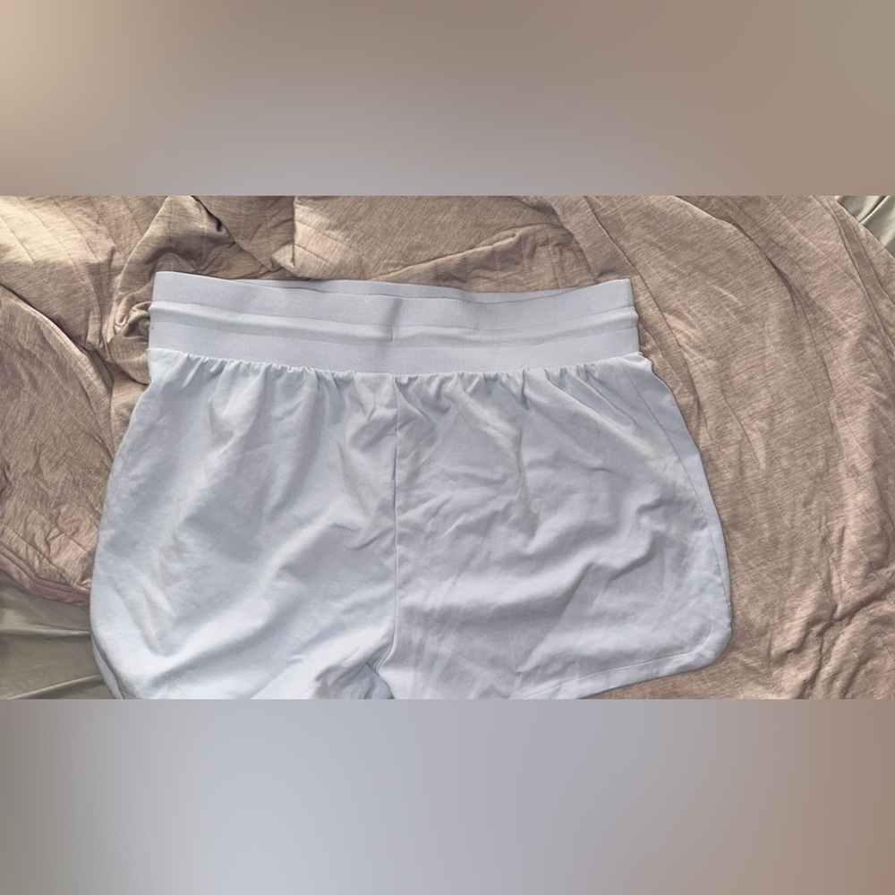 Old Navy Active Dynamic Fleece Shorts - Picture 3 of 4